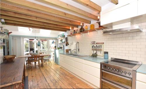Stylish 3 bed house with parking in Bermondsey, SE1