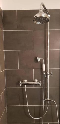 Phòng tắm tại L'Ecu : un Haussmannien accueillant!