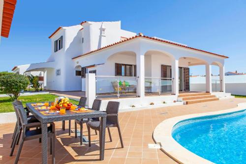 Villa Abel - Villa espaçosa com BBQ e piscina em Albufeira