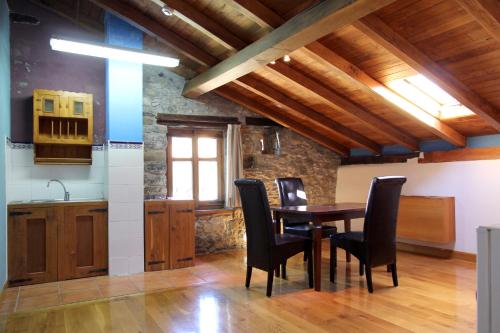 a kitchen and dining room with a table and chairs at Casa Rural Ardantzena in Ardaiz