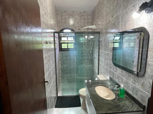 Kylpyhuone majoituspaikassa MarLua Quartos & Suítes