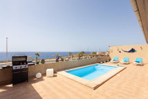 Majoituspaikassa Casa Almendra - Private pool - Ocean View - BBQ - Garden - Terrace - Free Wifi - Child & Pet-Friendly - 4 bedrooms - 8 people tai sen lähellä sijaitseva uima-allas