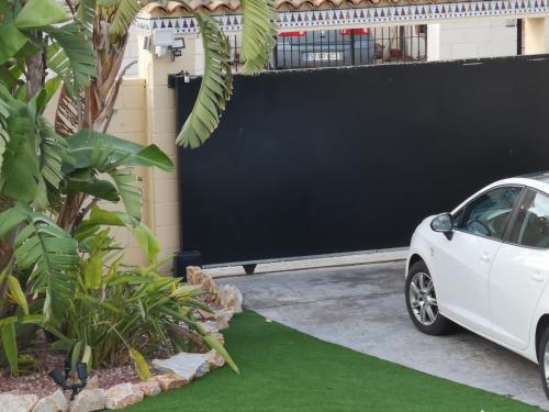 Gambar di galeri bagi Serene mountain views Spacious garden and sole use of the 10x5m pool di Fortuna