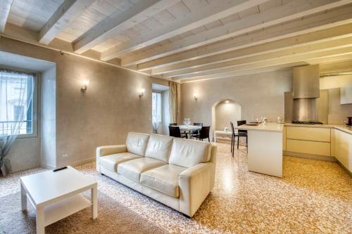 Zona de estar de ApartmentsArena - Suite Mercatorum - Piazza Erbe