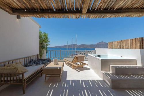 Boho Sapiens Marina - Royal Suite, Adamas Port