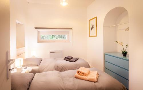Giường trong phòng chung tại La Maisonnette-Aix