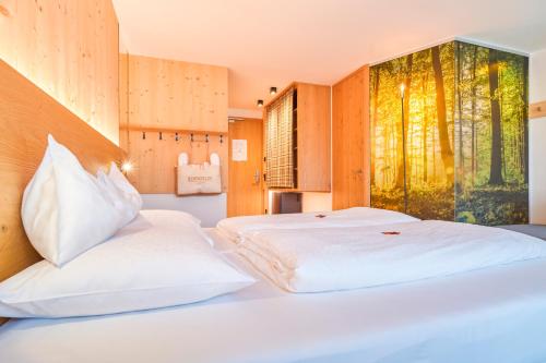 Ein Bett oder Betten in einem Zimmer der Unterkunft Mountain Design Hotel EdenSelva