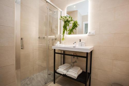 Phòng tắm tại Azahar de Sevilla Apartments