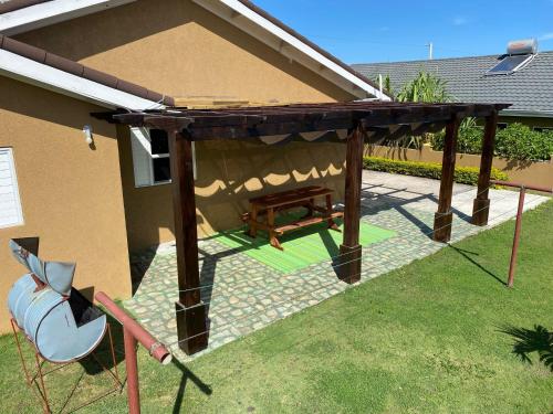 Taman di luar Jam Vibes Villas