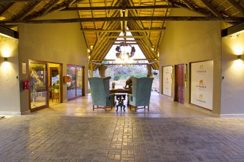 Restoran atau tempat lain untuk makan di Kambaku River Sands