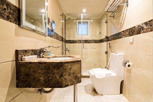 Koupelna v ubytování Ozone hotel