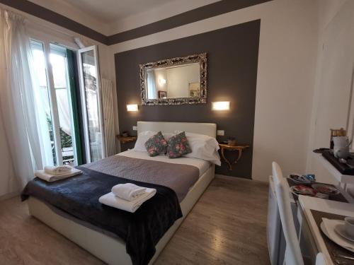 a bedroom with a bed with a mirror on the wall at La Stanza Di Giulietta in Verona