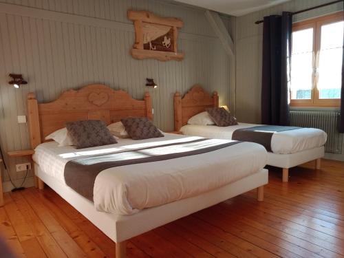 Auberge de la Motte tesisinde bir odada yatak veya yataklar