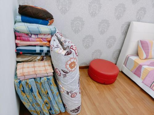 a bedroom with a bunk bed with a stack of blankets at Sekinchan HighLevel SeaView Homestay 高楼 看海 阳台民宿 in Sekincan