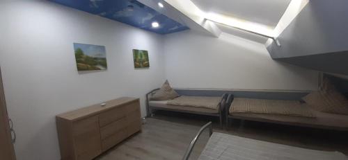 a room with a bed and a bench and a window at Stumpf Verpachtung Gbr in Treuchtlingen