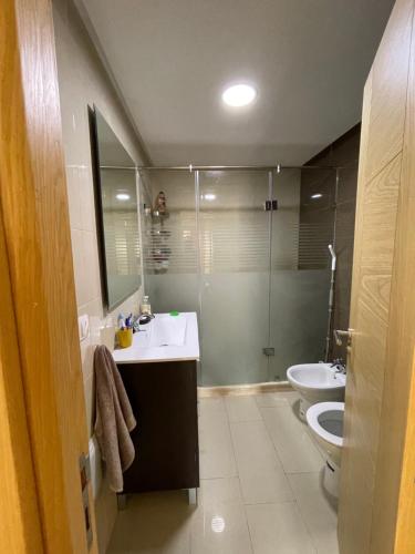 Et badeværelse på Appartement chic et ensoleillé