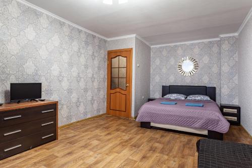  Кровать или кровати в номере Standard Brusnika Apartment Sokol 5 
