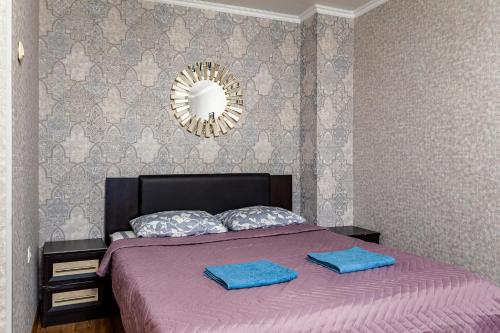 Кровать или кровати в номере Standard Brusnika Apartment Sokol 5