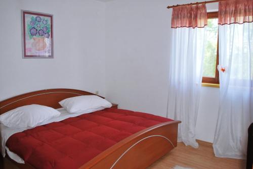 Apartment Slavica tesisinde bir odada yatak veya yataklar