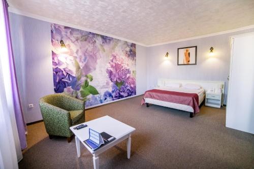 Una cama o camas en una habitación de Hotel Solomiya