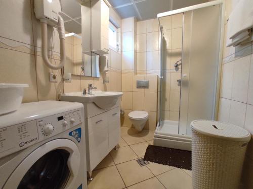 Koupelna v ubytování Apartmani Tomić 4*