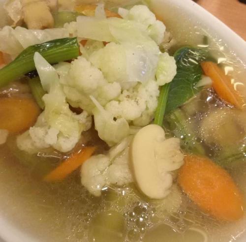 Makanan di atau berdekatan apartmen