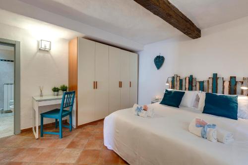 Toscanella Apartment by Mamo Florence