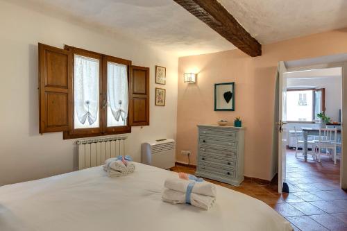 Toscanella Apartment by Mamo Florence