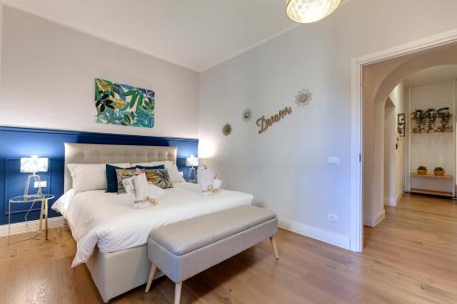 Corinne Apartment by Mamo Florence
