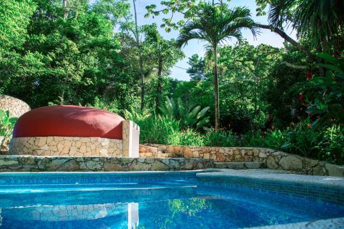Hotel La Aldea del Halach Huinicの敷地内または近くにあるプール