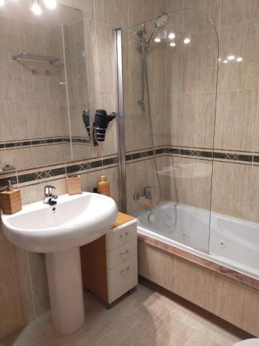 a bathroom with a sink and a shower at Ático tipo Loft centro de Mugardos in Mugardos
