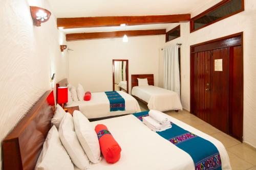 Hotel La Aldea del Halach Huinicにあるベッド