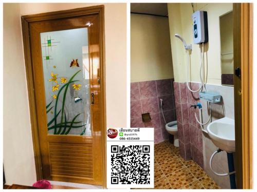 een badkamer met een douche, een wastafel en een toilet bij Huen Sabaidee Soi 8 in Chiang Khan