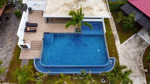an overhead view of a swimming pool with palm trees at Nature Line Resort in Khanom