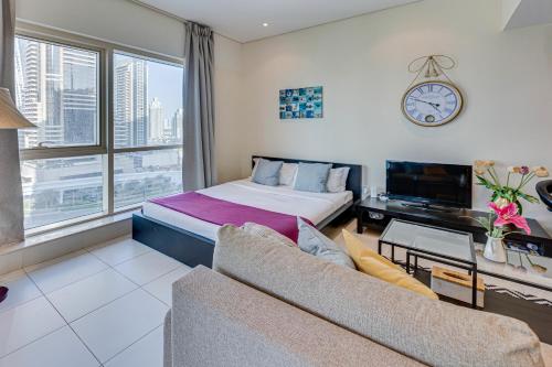 Fotografie z fotogalerie ubytování Sea View Studio 10min from beach Royal Oceanic v Dubaji