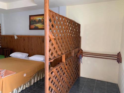 Ένα ή περισσότερα κρεβάτια σε δωμάτιο στο Rattana Guesthouse & Bungalow