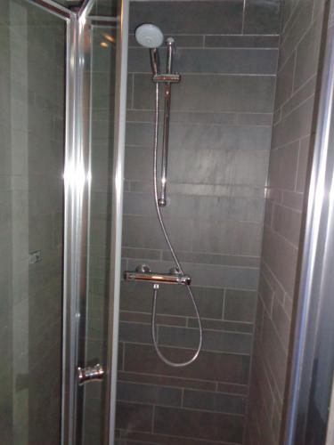 Ένα μπάνιο στο Brxxl 5 City Centre Hostel