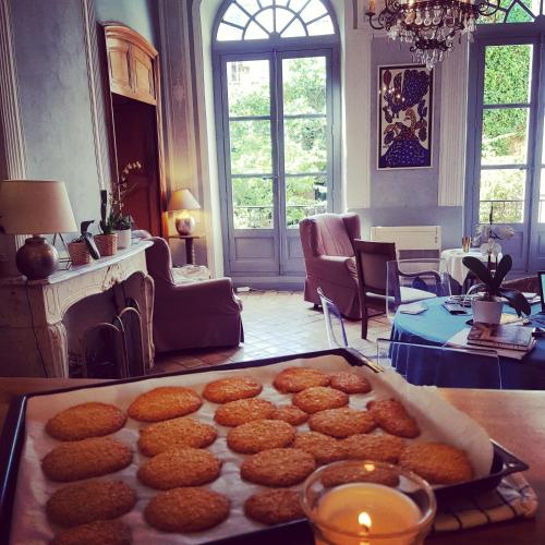 a tray of cupcakes on a table in a living room at Bed and Breakfast Jardin de Marie in Aix-en-Provence