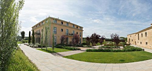 a large house with a garden in front of it at Casa Anamaria Hotel in Ollers