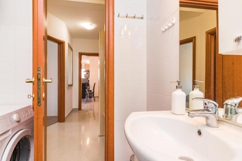 Φωτογραφία από το άλμπουμ του MARINA VIEW APARTMENT σε Ližnjan