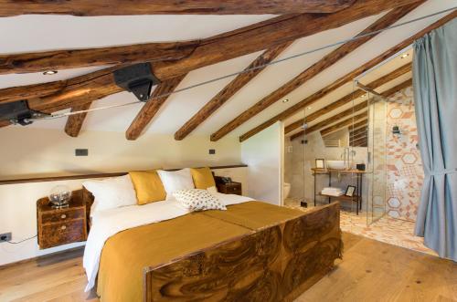 Un pat sau paturi într-o cameră la Špacapanova hiša