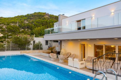 Gallery image of Luxury Blue Villas Vis in Vis