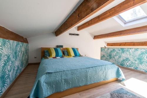 En eller flere senge i et værelse på Domaine du Peymian-La Bastide