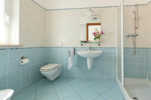 a bathroom with a sink, toilet, and bathtub at Hotel Bruna in Martinsicuro