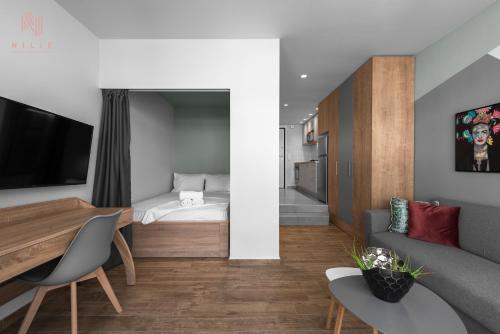 Big Apple #5, Nilie Hospitality MGMT
