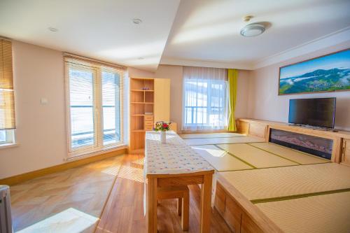 Fotografie z fotogalerie ubytování Songhua Lake Qingshan Snow View Apartment v destinaci Jilin