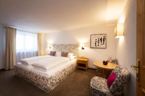 Postel nebo postele na pokoji v ubytování Hotel Garni Edelweiss