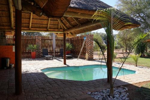 Bazén v ubytování Kwele Game Lodge nebo v jeho okolí