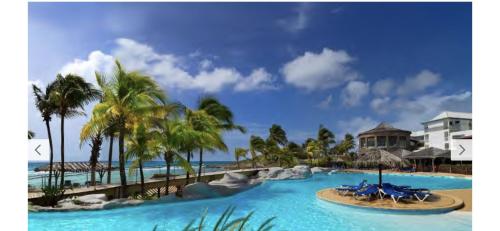 Bazén v ubytování Studio Tahiti vue Mer nebo v jeho okolí