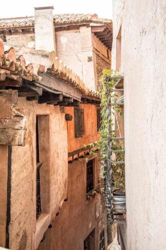 an view of an old building with vines growing on it at Casa Jarreta Centro Albarracin in Albarracín
